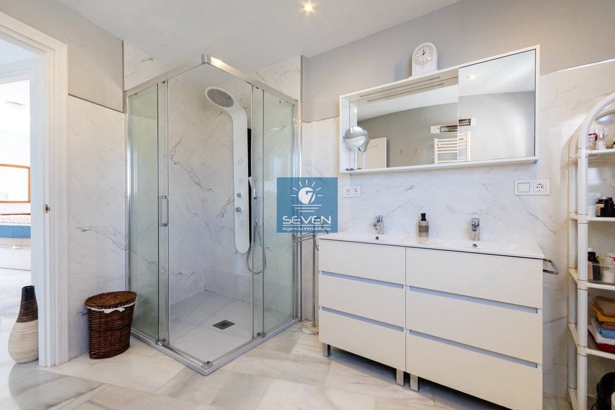 2 bedroom Villa for sale in Almunecar with pool garage - € 598,000 (Ref: 9850980)