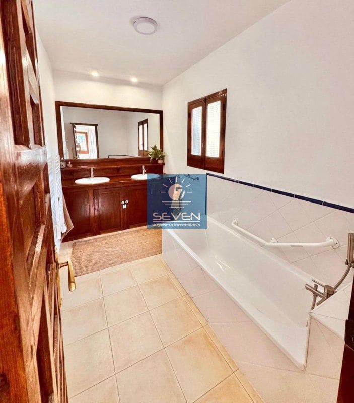 3 bedroom Villa for sale in La Herradura with garage - € 850,000 (Ref: 9861702)
