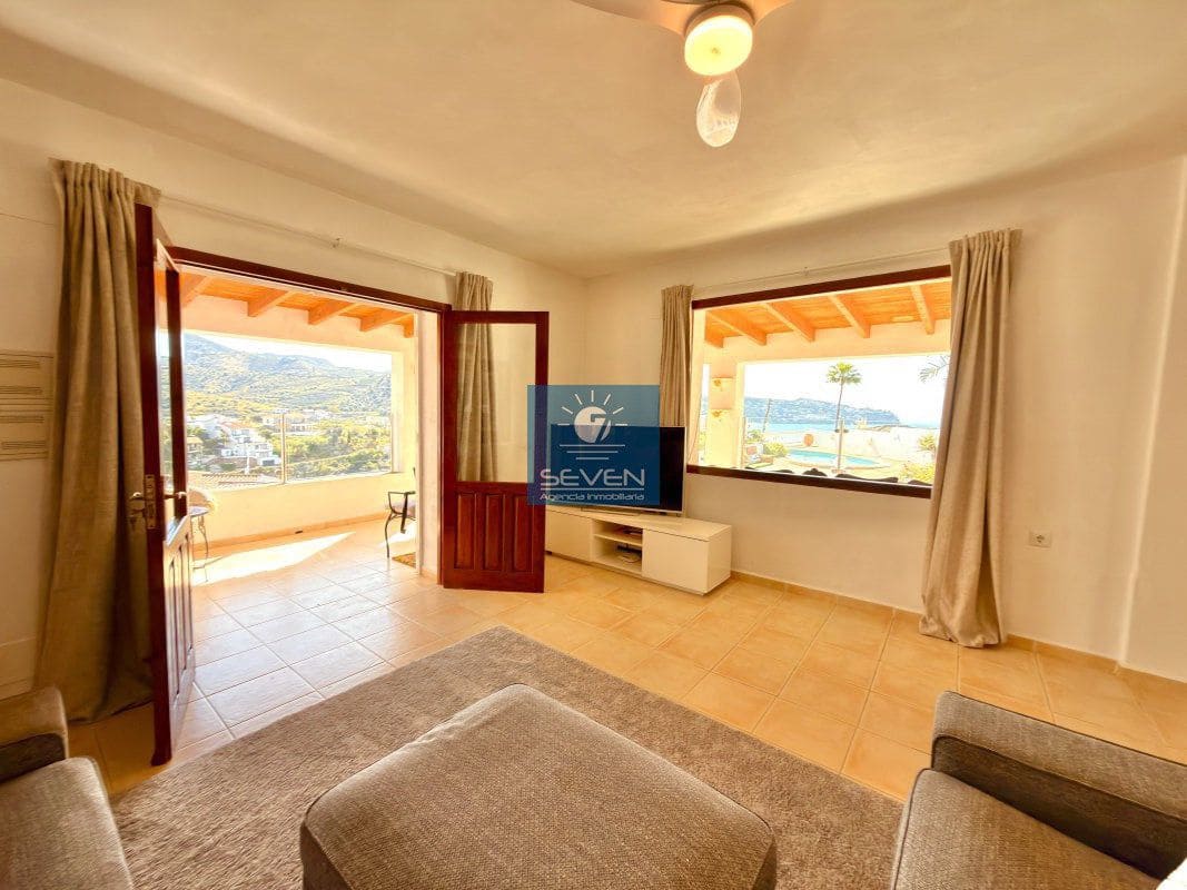 3 bedroom Villa for sale in La Herradura with garage - € 850,000 (Ref: 9861702)