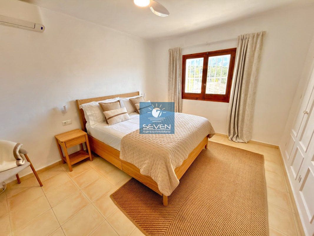 3 bedroom Villa for sale in La Herradura with garage - € 850,000 (Ref: 9861702)