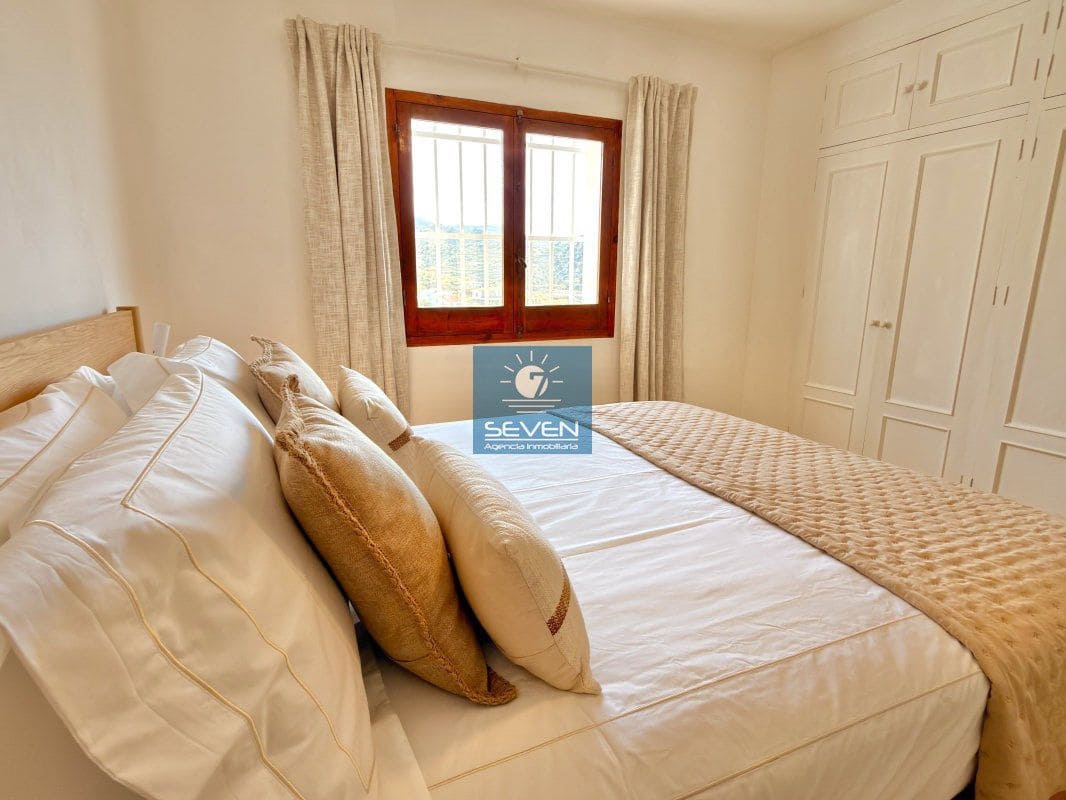3 bedroom Villa for sale in La Herradura with garage - € 850,000 (Ref: 9861702)