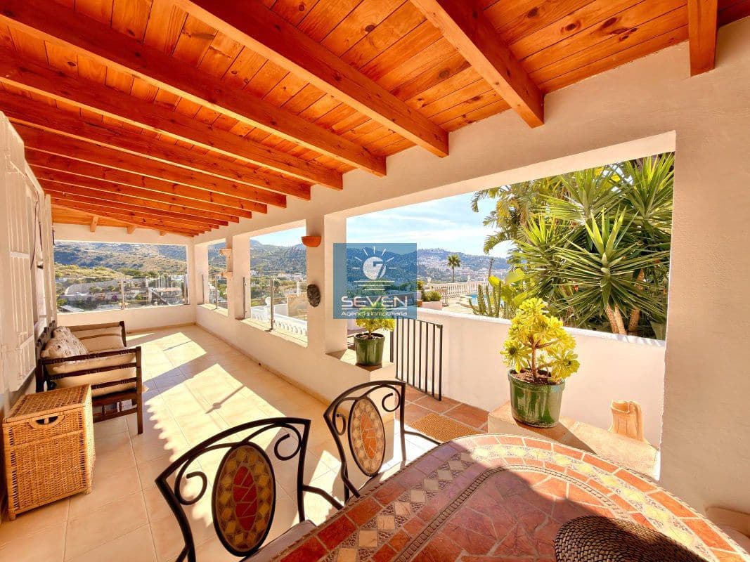 3 bedroom Villa for sale in La Herradura with garage - € 850,000 (Ref: 9861702)