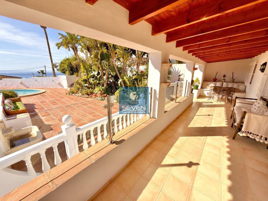 3 bedroom Villa for sale in La Herradura with garage - € 850,000 (Ref: 9861702)