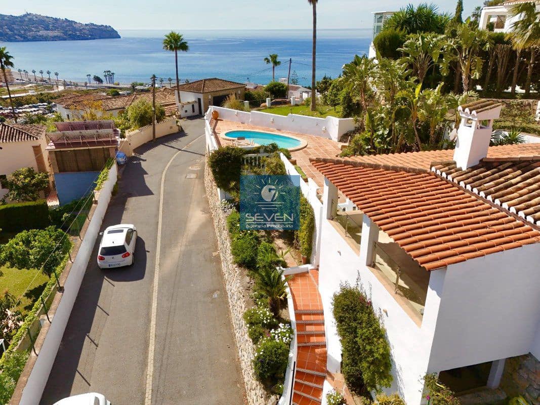 3 bedroom Villa for sale in La Herradura with garage - € 850,000 (Ref: 9861702)
