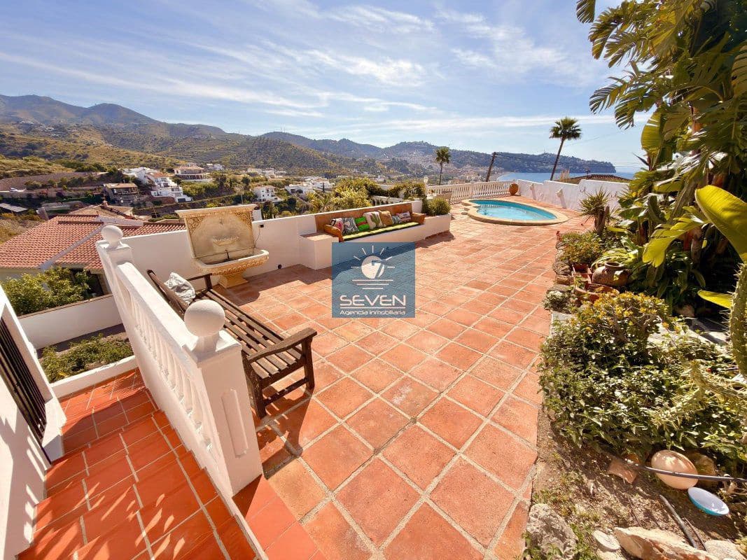 3 bedroom Villa for sale in La Herradura with garage - € 850,000 (Ref: 9861702)