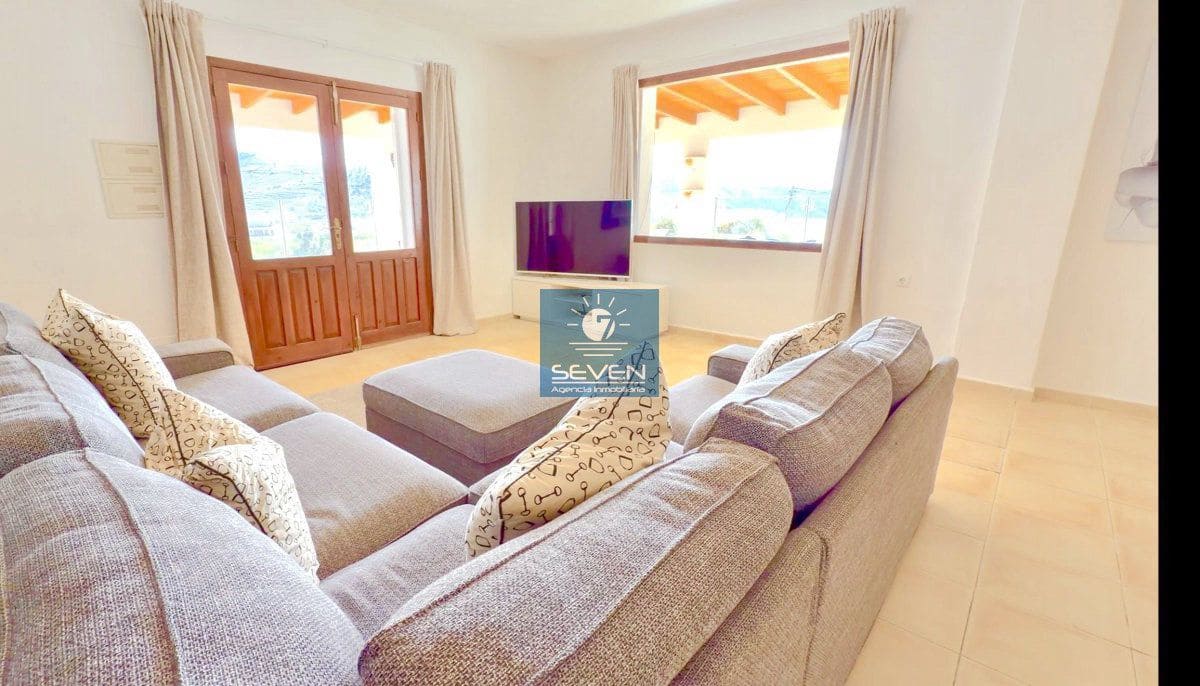 3 bedroom Villa for sale in La Herradura with garage - € 850,000 (Ref: 9861702)