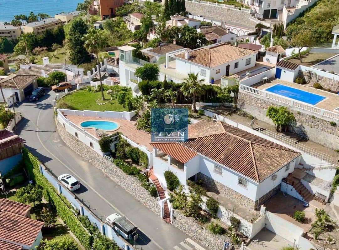 3 bedroom Villa for sale in La Herradura with garage - € 850,000 (Ref: 9861702)
