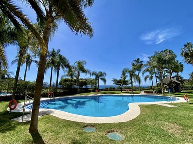 Appartement de 2 chambres à louer à Almuñécar avec piscine garage - 1 200 € (Ref: 9884326)