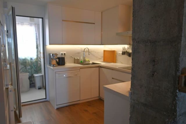Appartement de 2 chambres à louer à Almuñécar avec piscine garage - 1 200 € (Ref: 9884326)