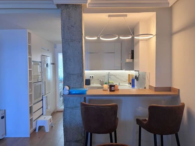 Appartement de 2 chambres à louer à Almuñécar avec piscine garage - 1 200 € (Ref: 9884326)