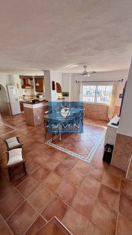 4 soveværelse Byhus til salg i La Herradura med garage - € 699.000 (Ref: 9889998)