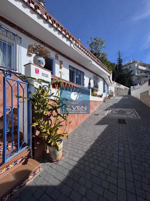 4 soveværelse Byhus til salg i La Herradura med garage - € 699.000 (Ref: 9889998)