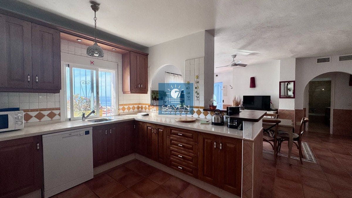 4 soveværelse Byhus til salg i La Herradura med garage - € 699.000 (Ref: 9889998)