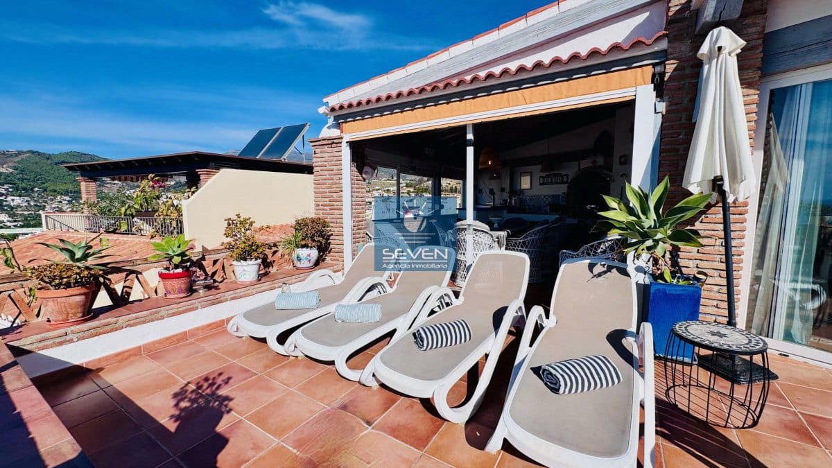 4 soveværelse Byhus til salg i La Herradura med garage - € 699.000 (Ref: 9889998)