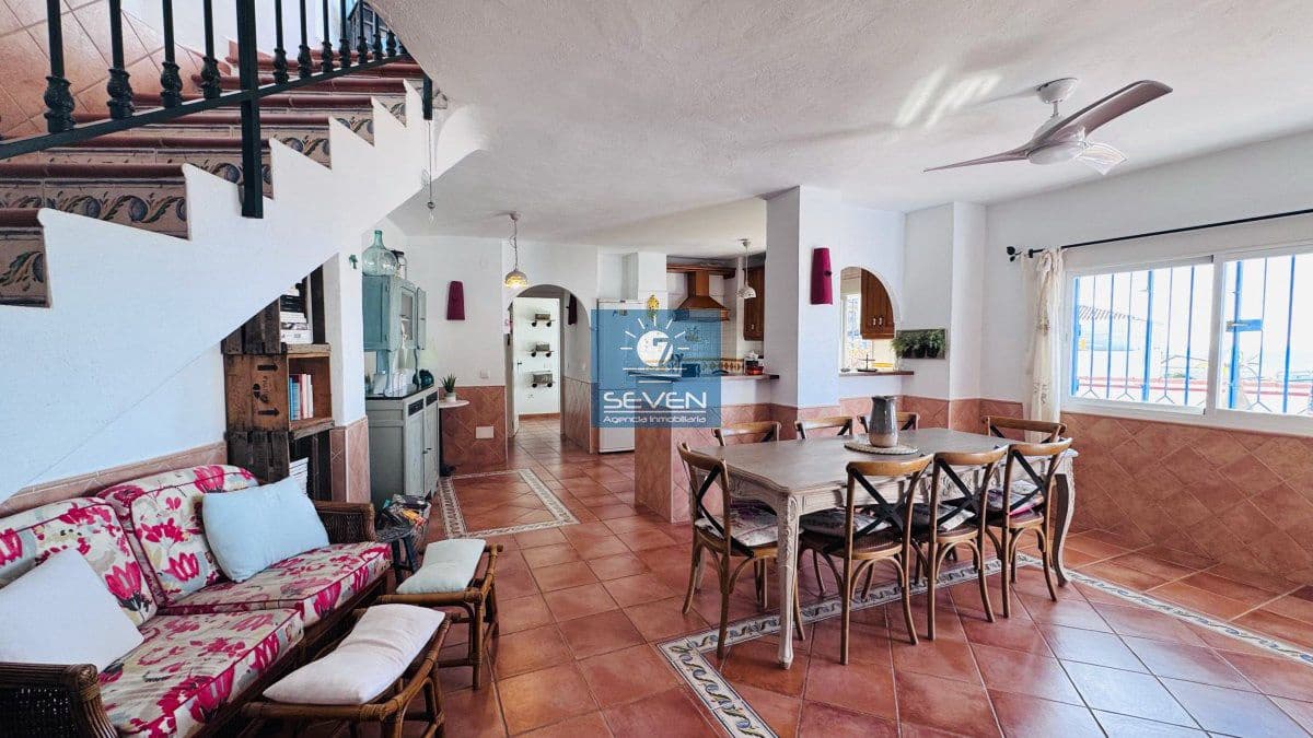 4 soveværelse Byhus til salg i La Herradura med garage - € 699.000 (Ref: 9889998)