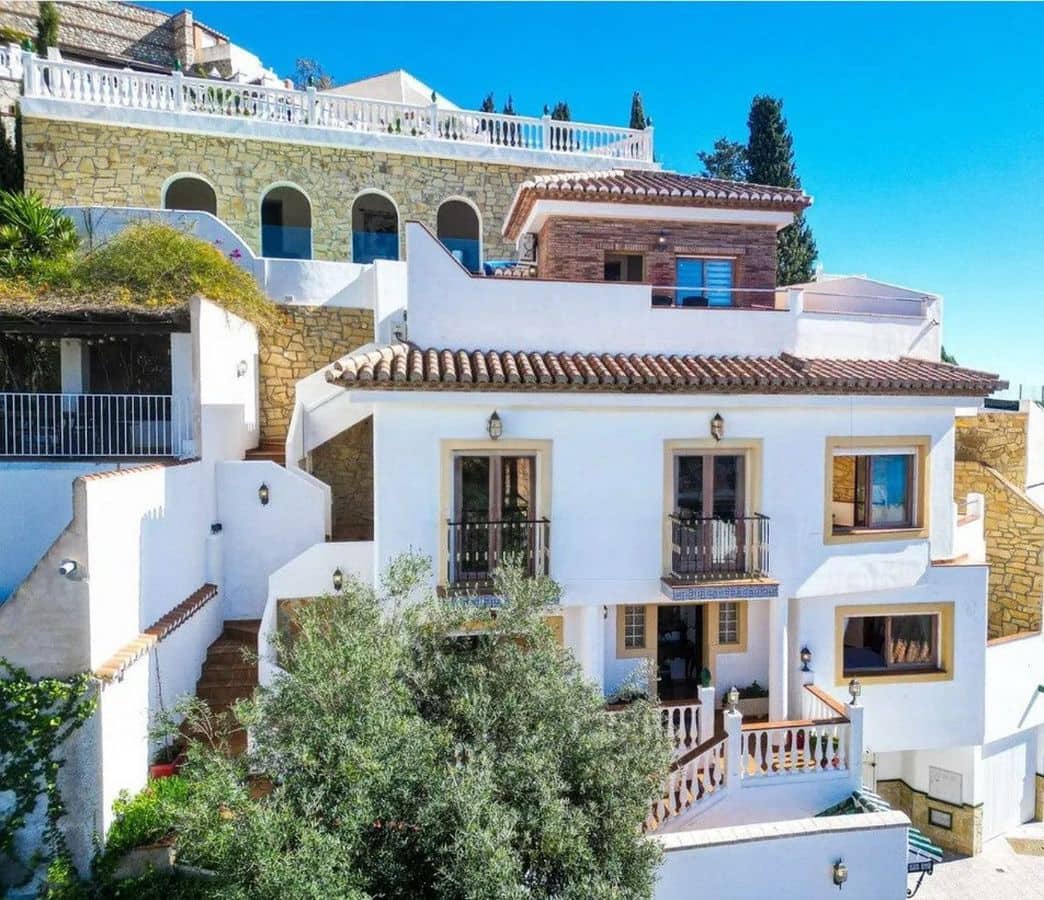 4 bedroom Villa for sale in Cotobro with pool garage - € 749,000 (Ref: 9941964)