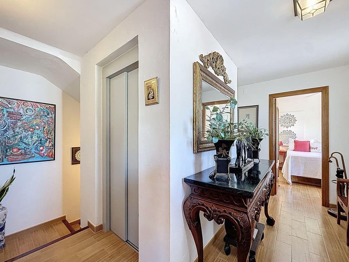 4 bedroom Villa for sale in Cotobro with pool garage - € 749,000 (Ref: 9941964)