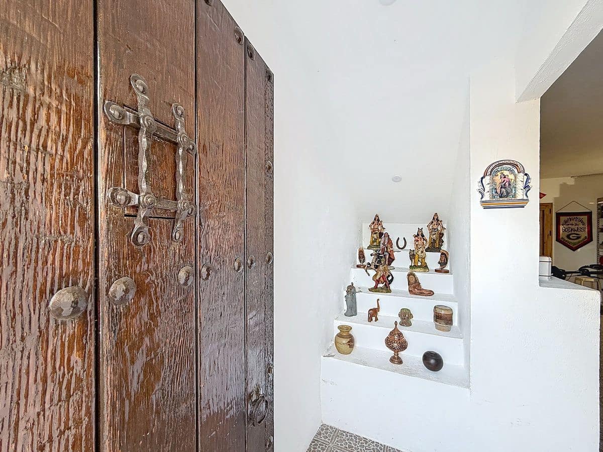 4 bedroom Villa for sale in Cotobro with pool garage - € 749,000 (Ref: 9941964)