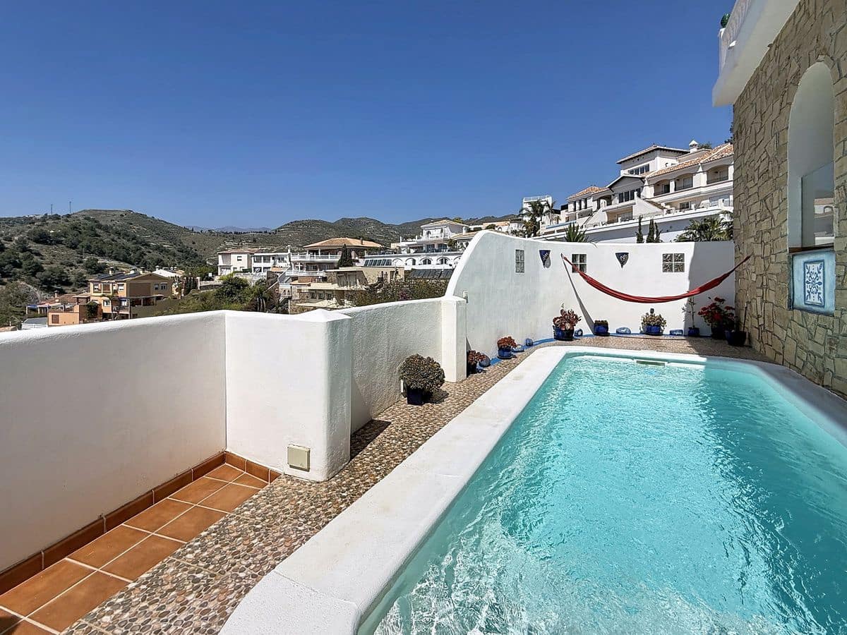4 bedroom Villa for sale in Cotobro with pool garage - € 749,000 (Ref: 9941964)