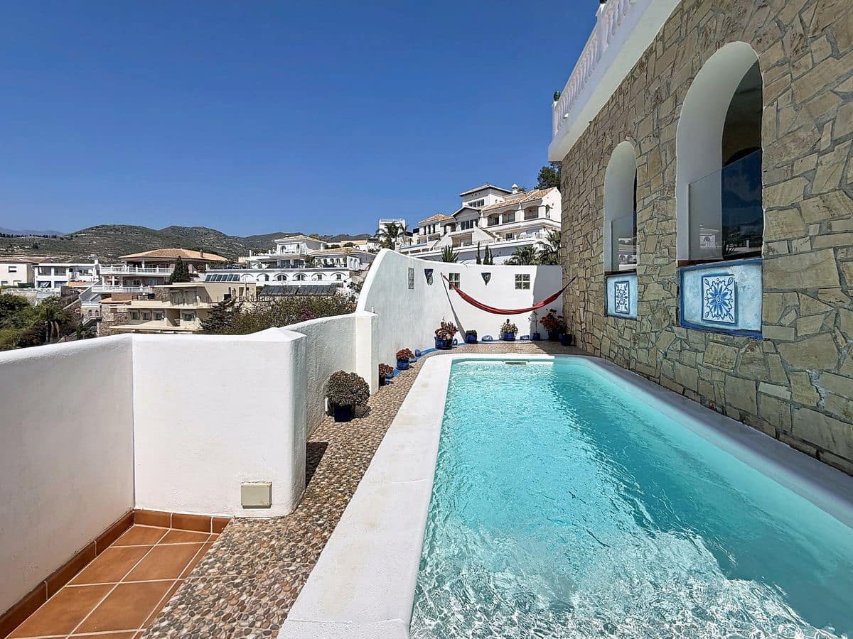 4 bedroom Villa for sale in Cotobro with pool garage - € 749,000 (Ref: 9941964)