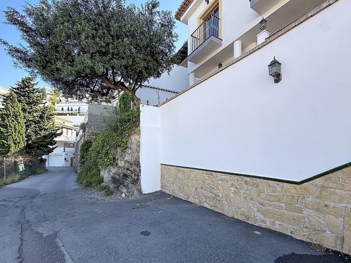 4 bedroom Villa for sale in Cotobro with pool garage - € 749,000 (Ref: 9941964)