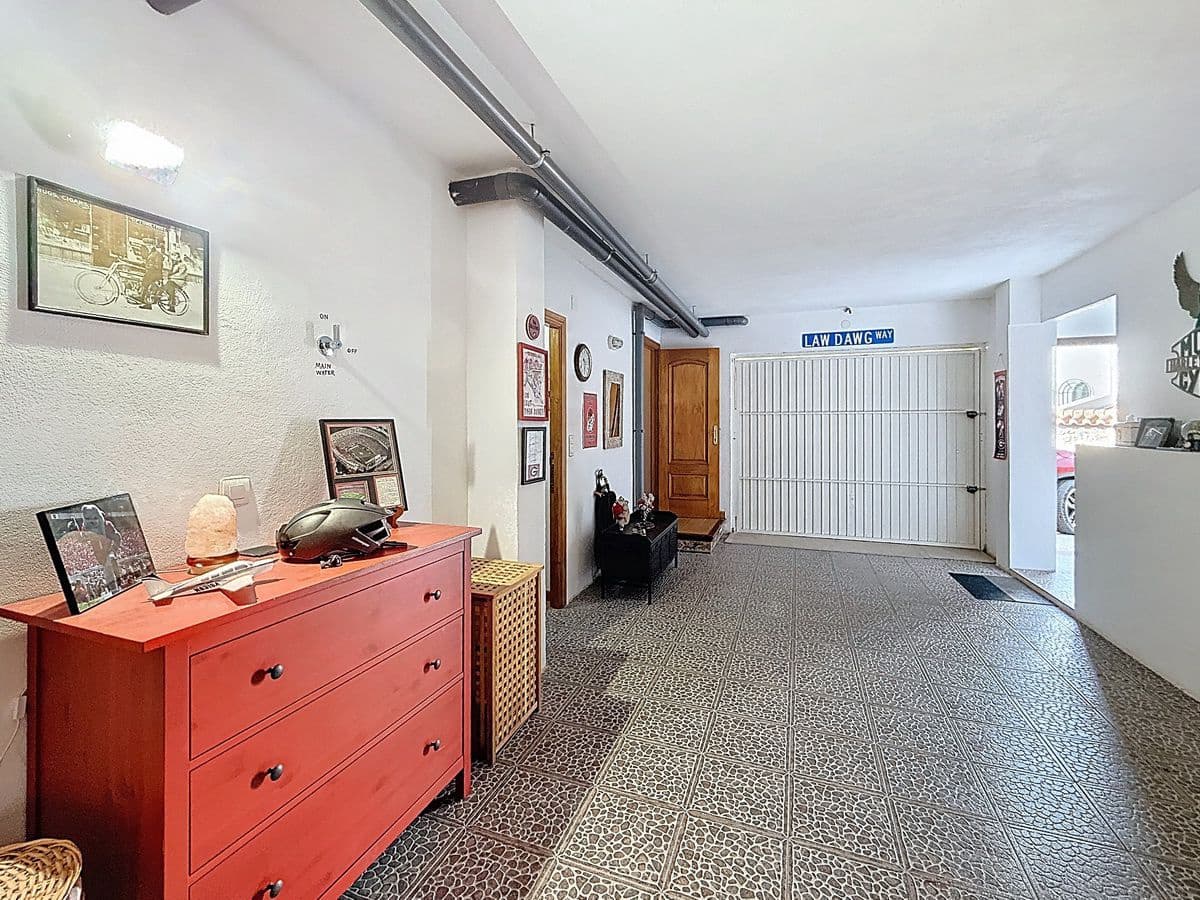 4 bedroom Villa for sale in Cotobro with pool garage - € 749,000 (Ref: 9941964)