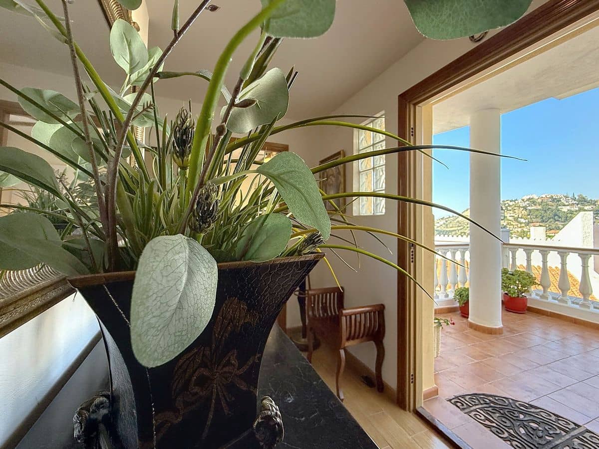 4 bedroom Villa for sale in Cotobro with pool garage - € 749,000 (Ref: 9941964)
