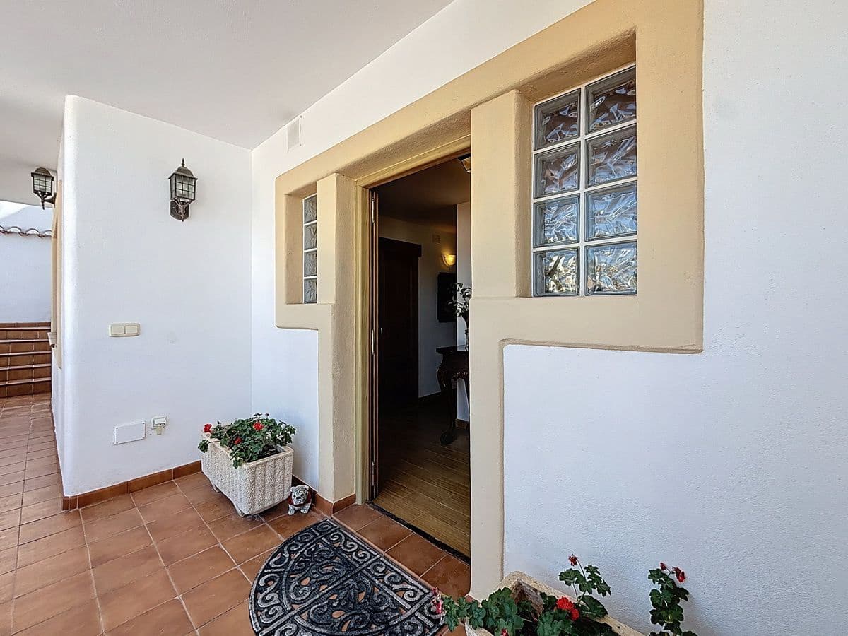 4 bedroom Villa for sale in Cotobro with pool garage - € 749,000 (Ref: 9941964)