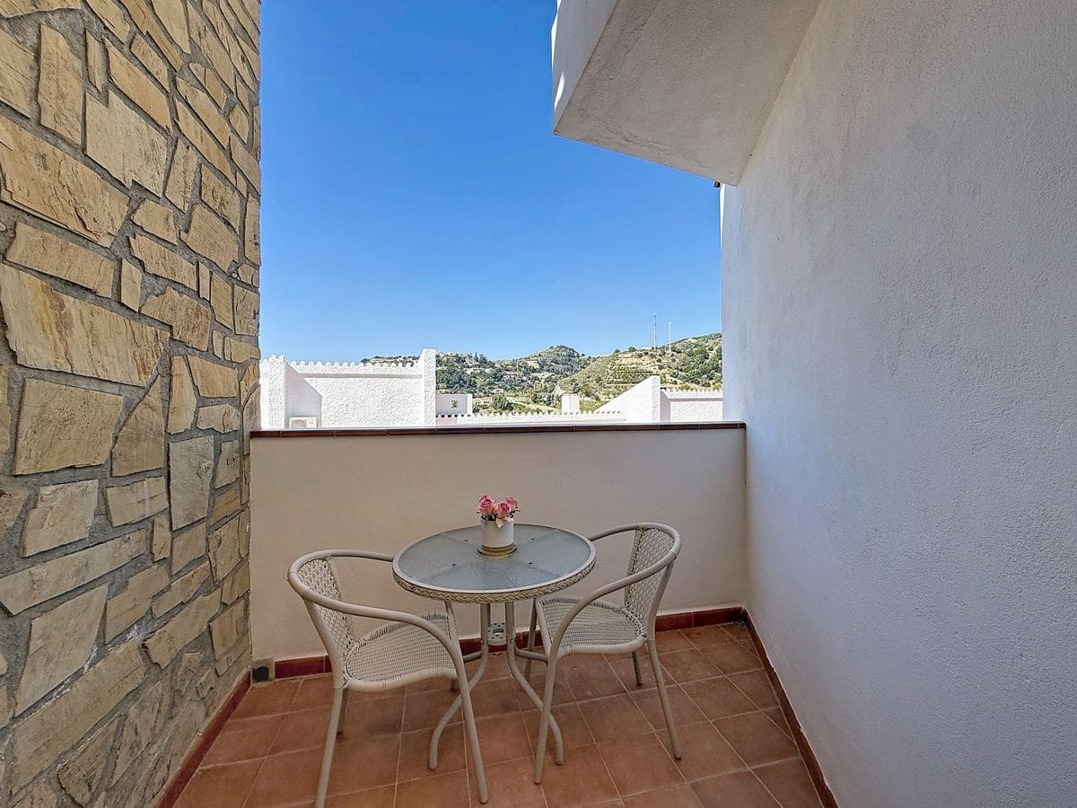 4 bedroom Villa for sale in Cotobro with pool garage - € 749,000 (Ref: 9941964)