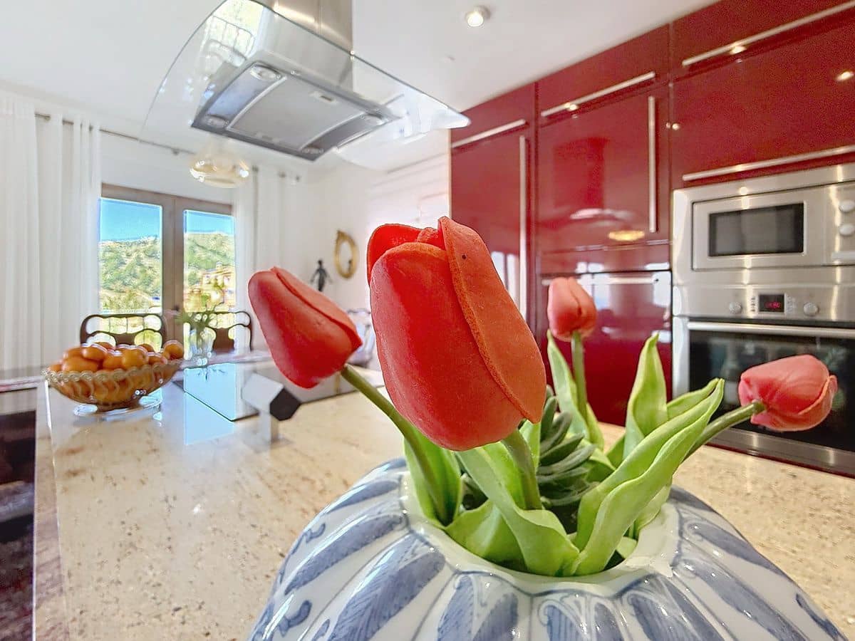 4 bedroom Villa for sale in Cotobro with pool garage - € 749,000 (Ref: 9941964)