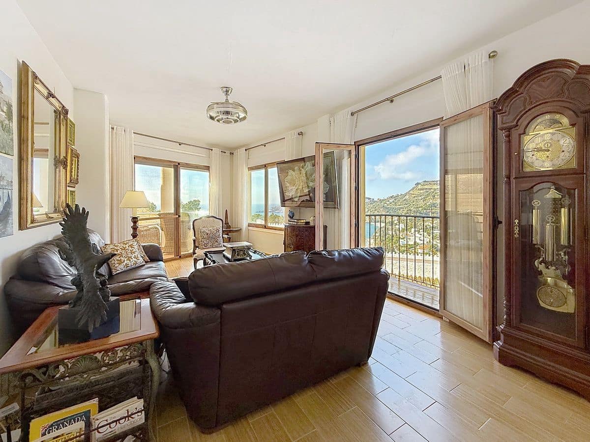 4 bedroom Villa for sale in Cotobro with pool garage - € 749,000 (Ref: 9941964)
