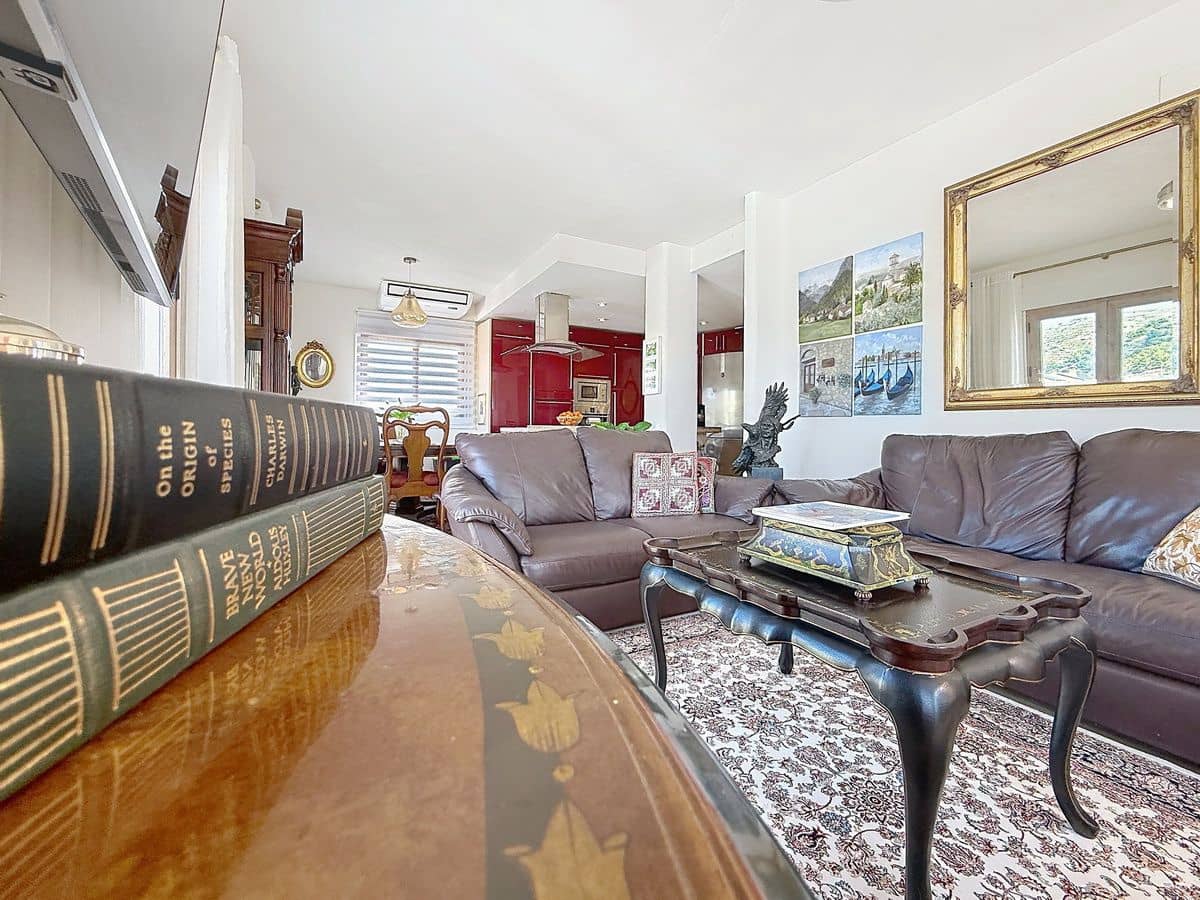 4 bedroom Villa for sale in Cotobro with pool garage - € 749,000 (Ref: 9941964)