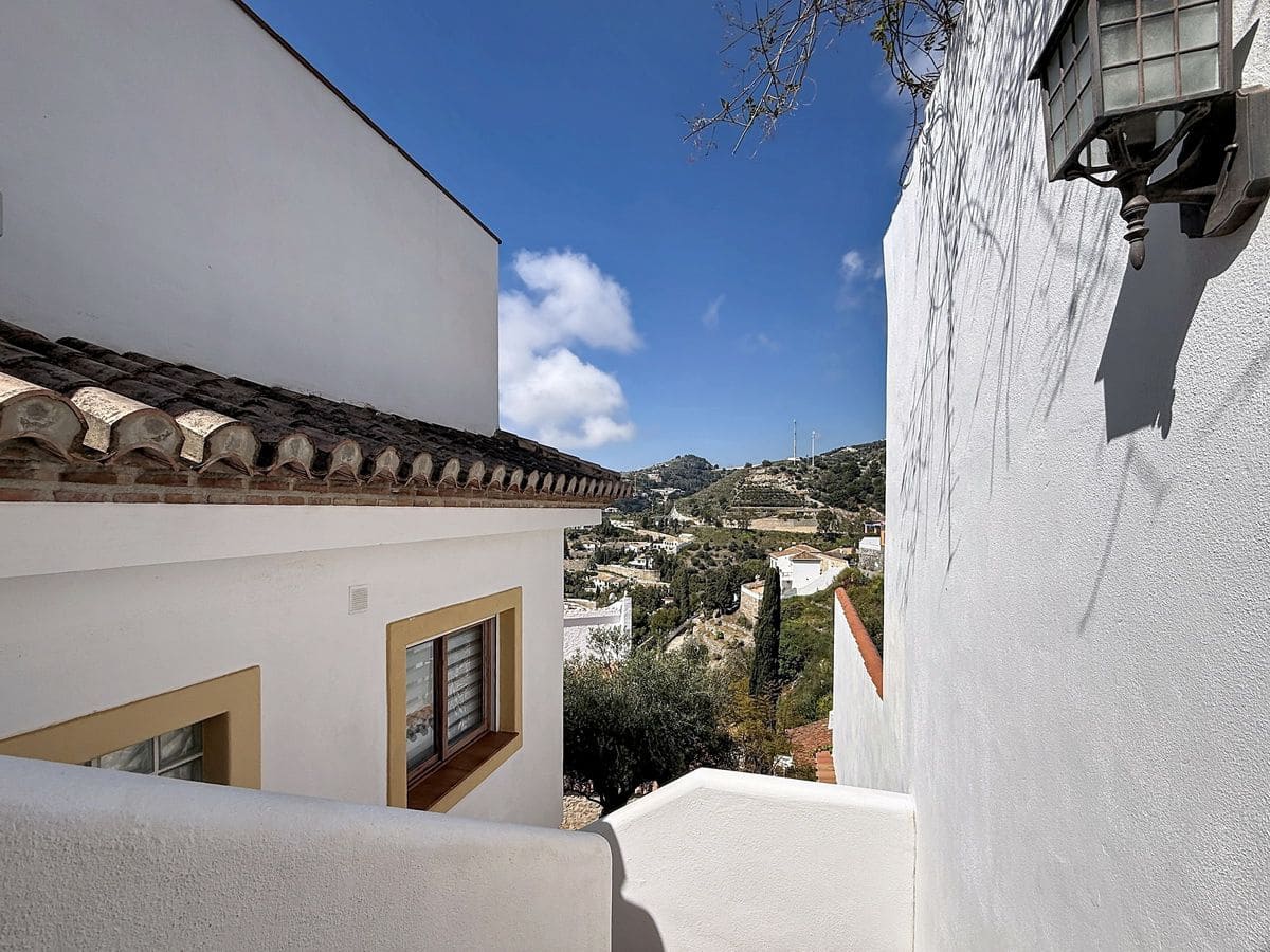 4 bedroom Villa for sale in Cotobro with pool garage - € 749,000 (Ref: 9941964)