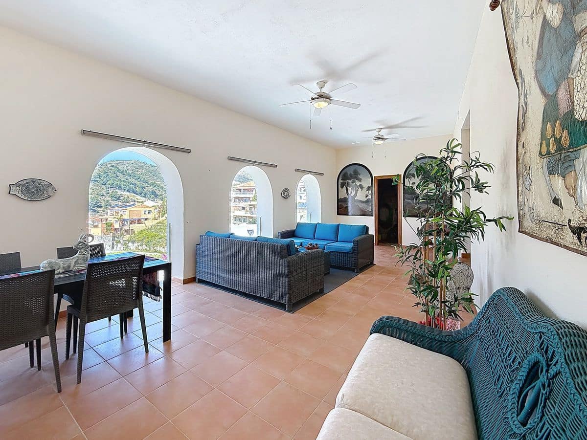 4 bedroom Villa for sale in Cotobro with pool garage - € 749,000 (Ref: 9941964)