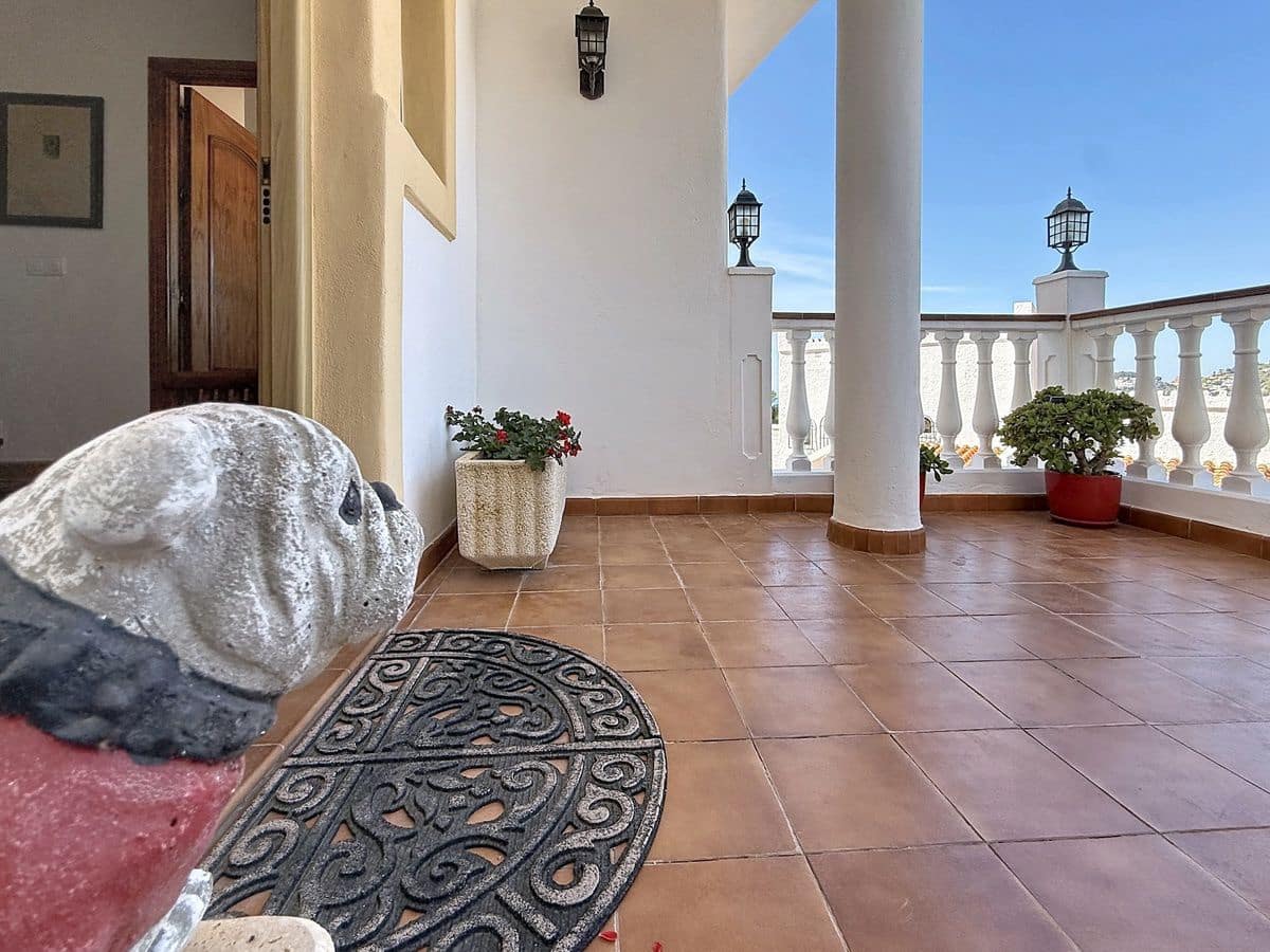 4 bedroom Villa for sale in Cotobro with pool garage - € 749,000 (Ref: 9941964)