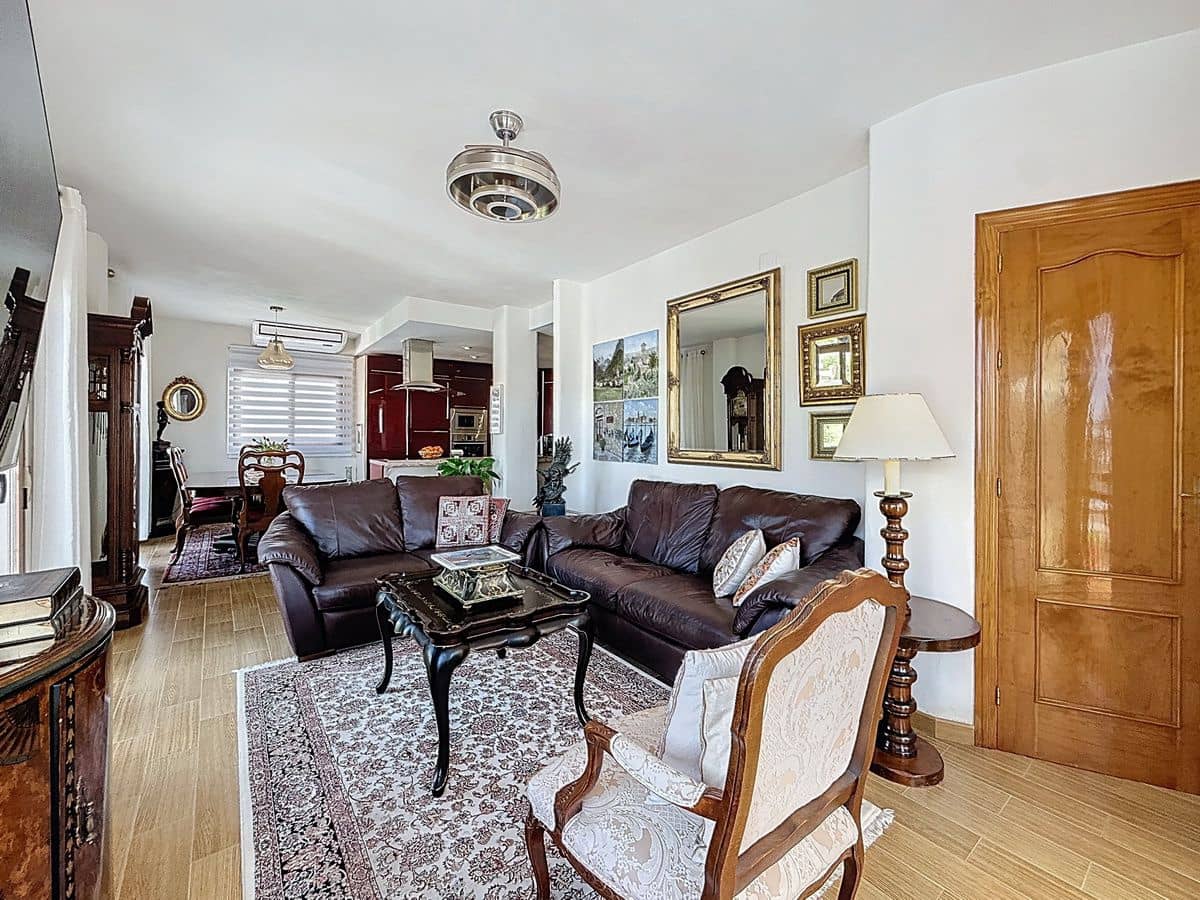 4 bedroom Villa for sale in Cotobro with pool garage - € 749,000 (Ref: 9941964)