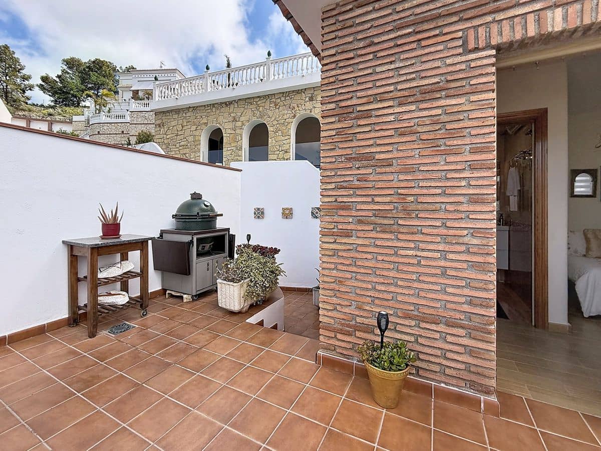 4 bedroom Villa for sale in Cotobro with pool garage - € 749,000 (Ref: 9941964)