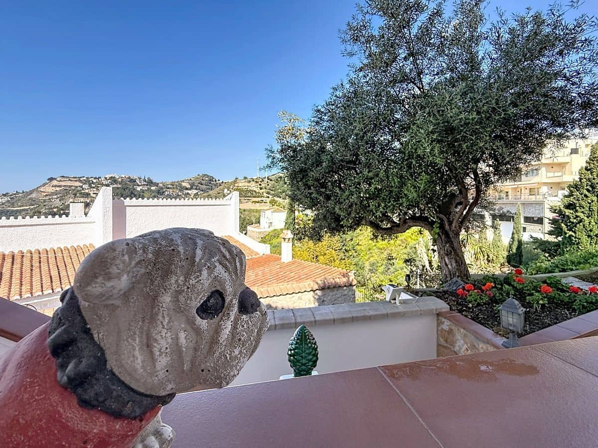 4 bedroom Villa for sale in Cotobro with pool garage - € 749,000 (Ref: 9941964)