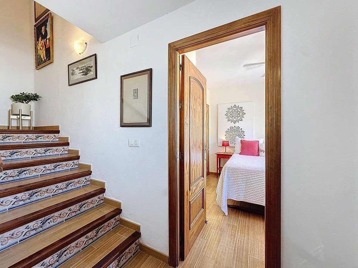 4 bedroom Villa for sale in Cotobro with pool garage - € 749,000 (Ref: 9941964)