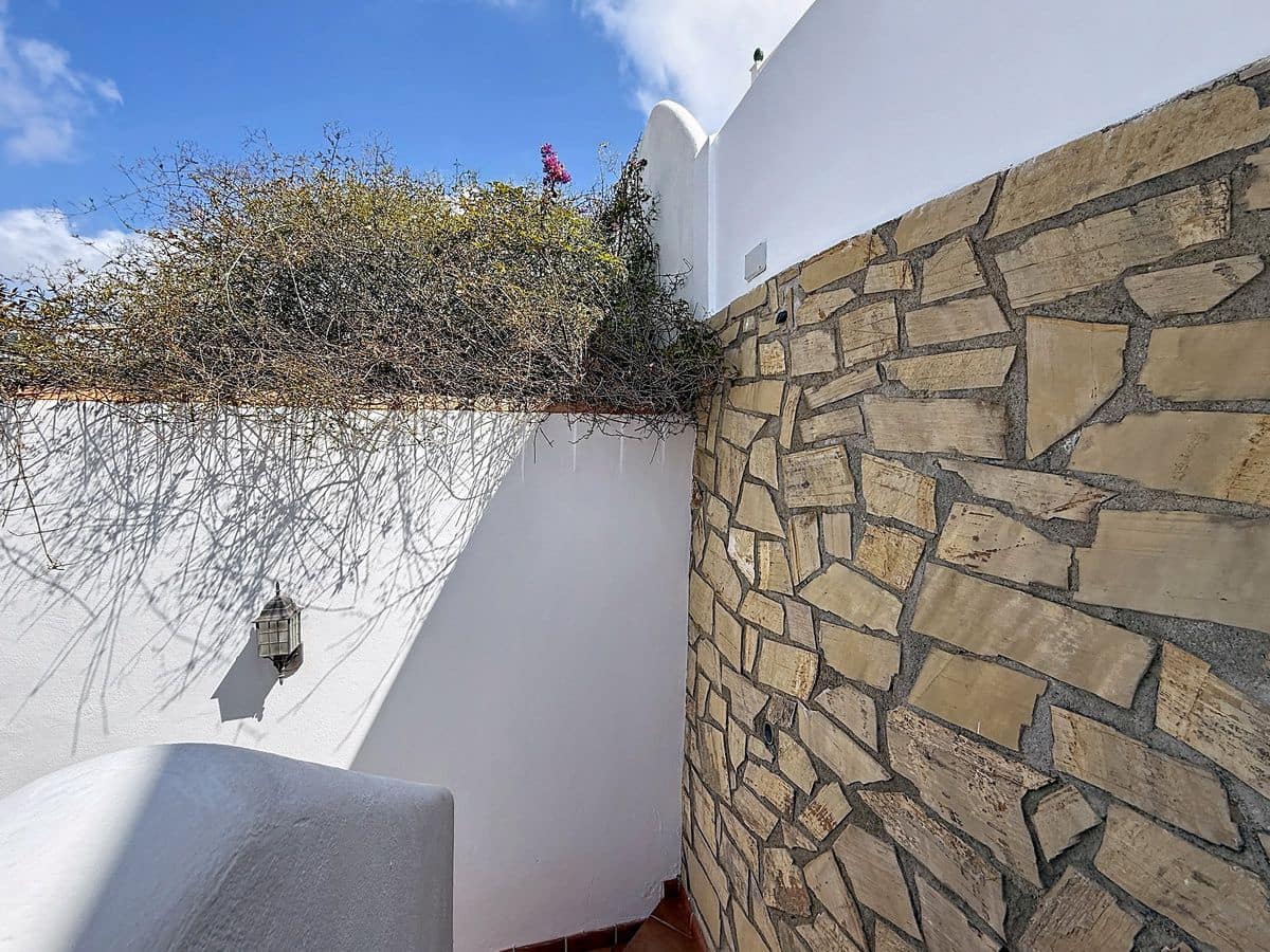 4 bedroom Villa for sale in Cotobro with pool garage - € 749,000 (Ref: 9941964)