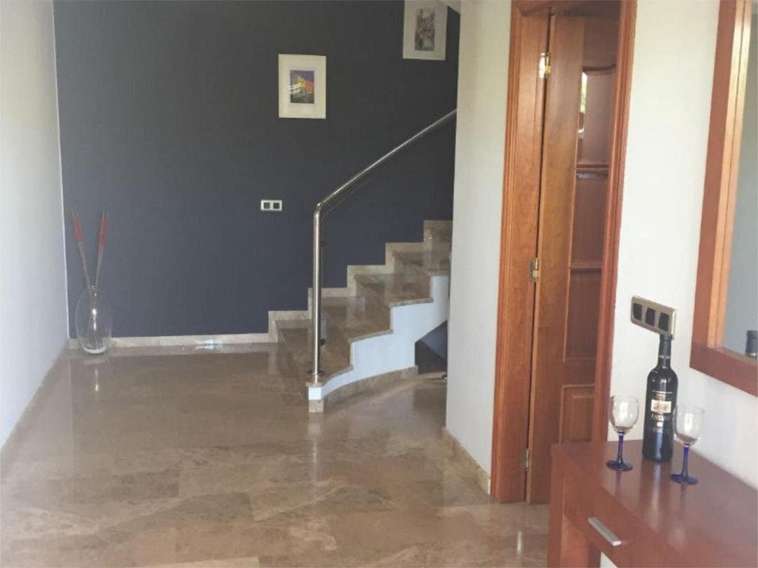 5 sypialnia Willa na sprzedaż w Alfaz del Pi / L'Alfas del Pi z basenem garażem - 550 000 € (Ref: 9241035)