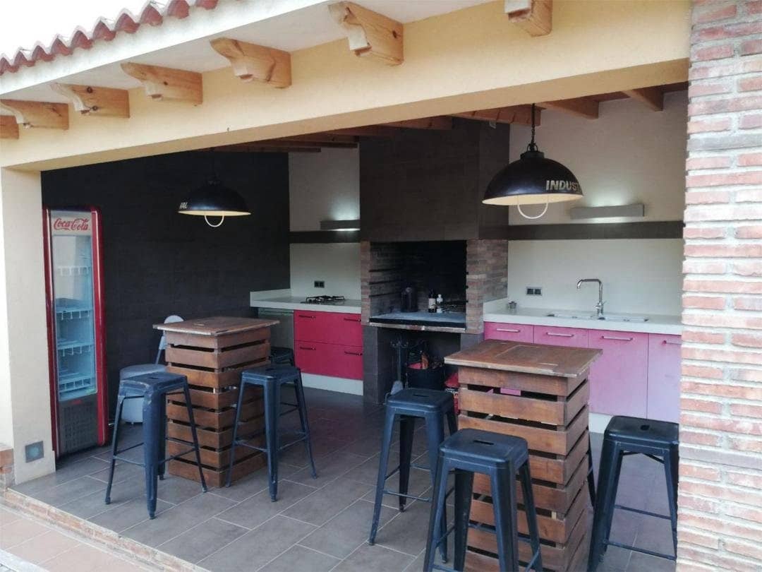 5 sypialnia Willa na sprzedaż w Alfaz del Pi / L'Alfas del Pi z basenem garażem - 550 000 € (Ref: 9241035)