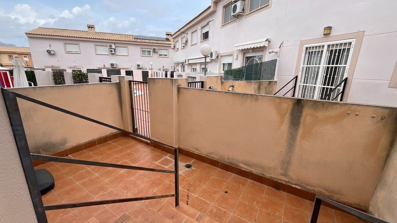 2 soverom Kjedet enebolig til salgs i Polop med svømmebasseng garasje - € 223 000 (Ref: 9241037)