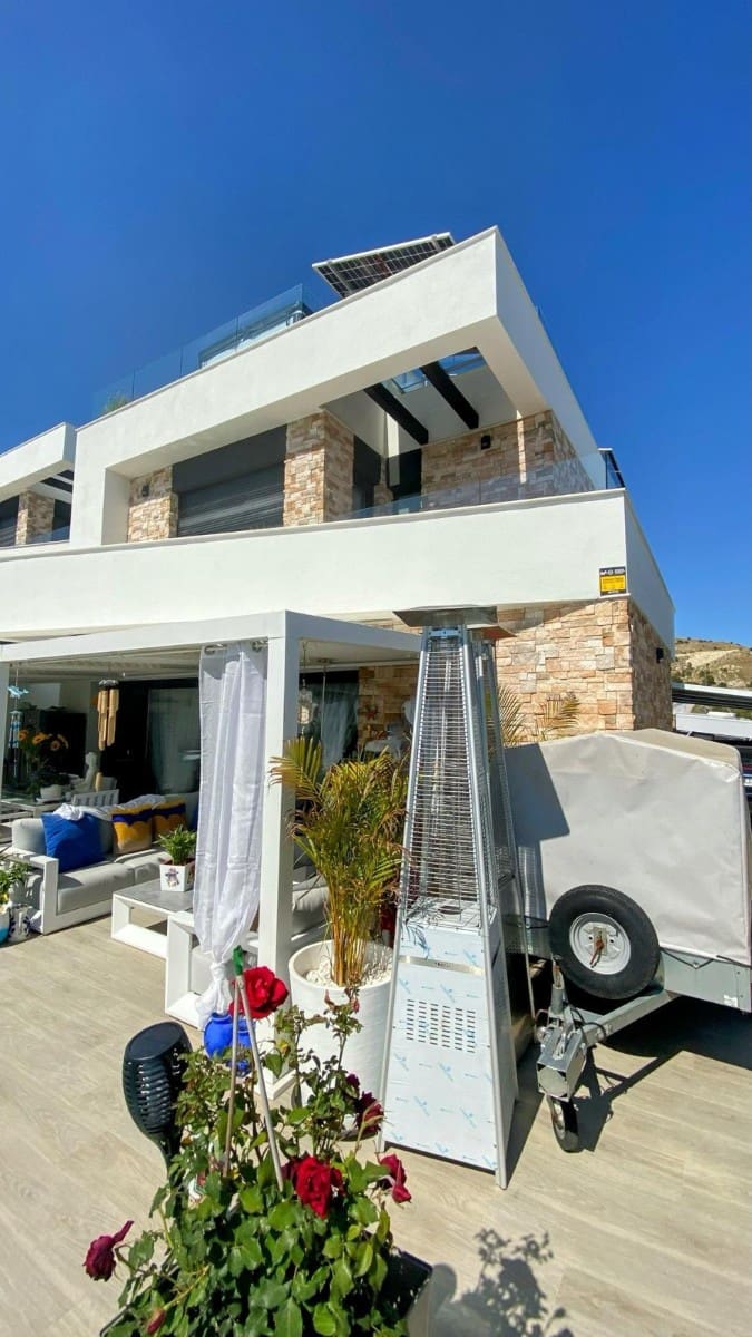 4 bedroom Villa for sale in Finestrat with pool garage - € 799,000 (Ref: 9241045)