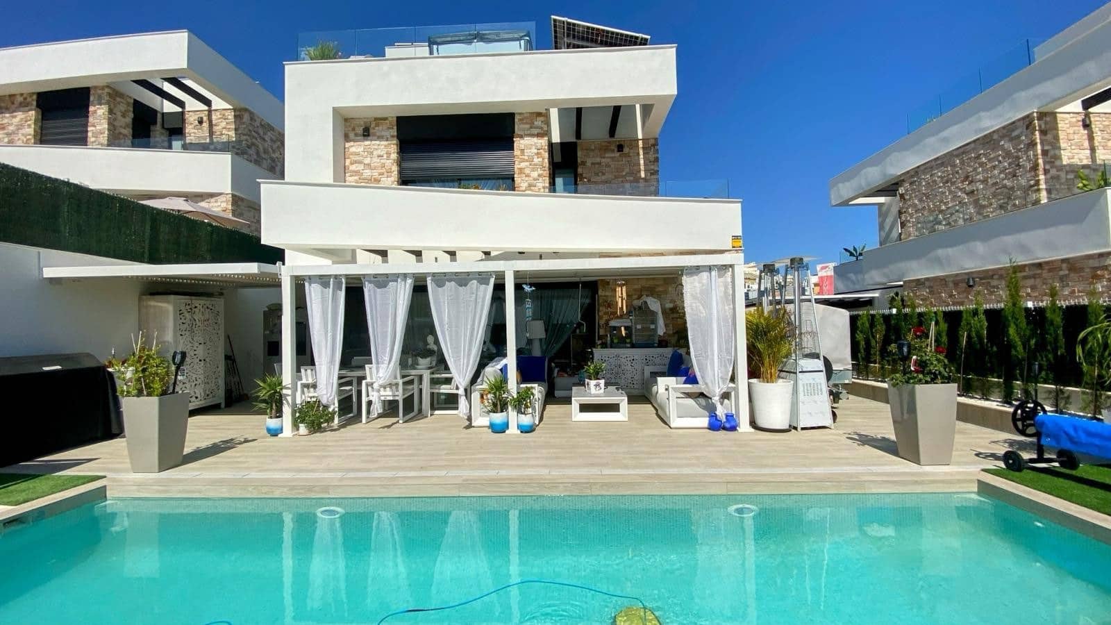 4 bedroom Villa for sale in Finestrat with pool garage - € 799,000 (Ref: 9241045)