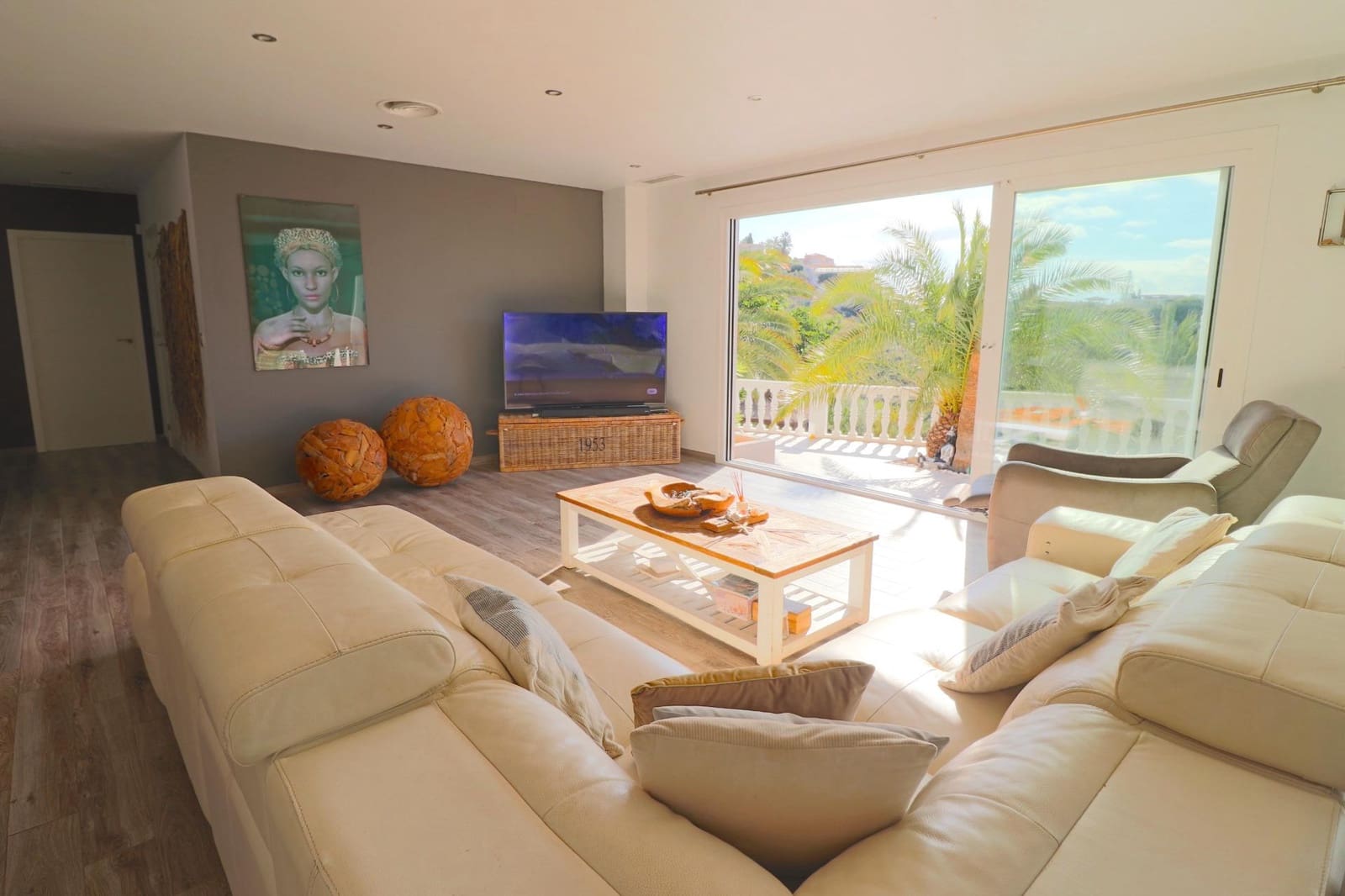 8 bedroom Villa for sale in Coveta Fuma with pool garage - € 2,200,000 (Ref: 9241050)