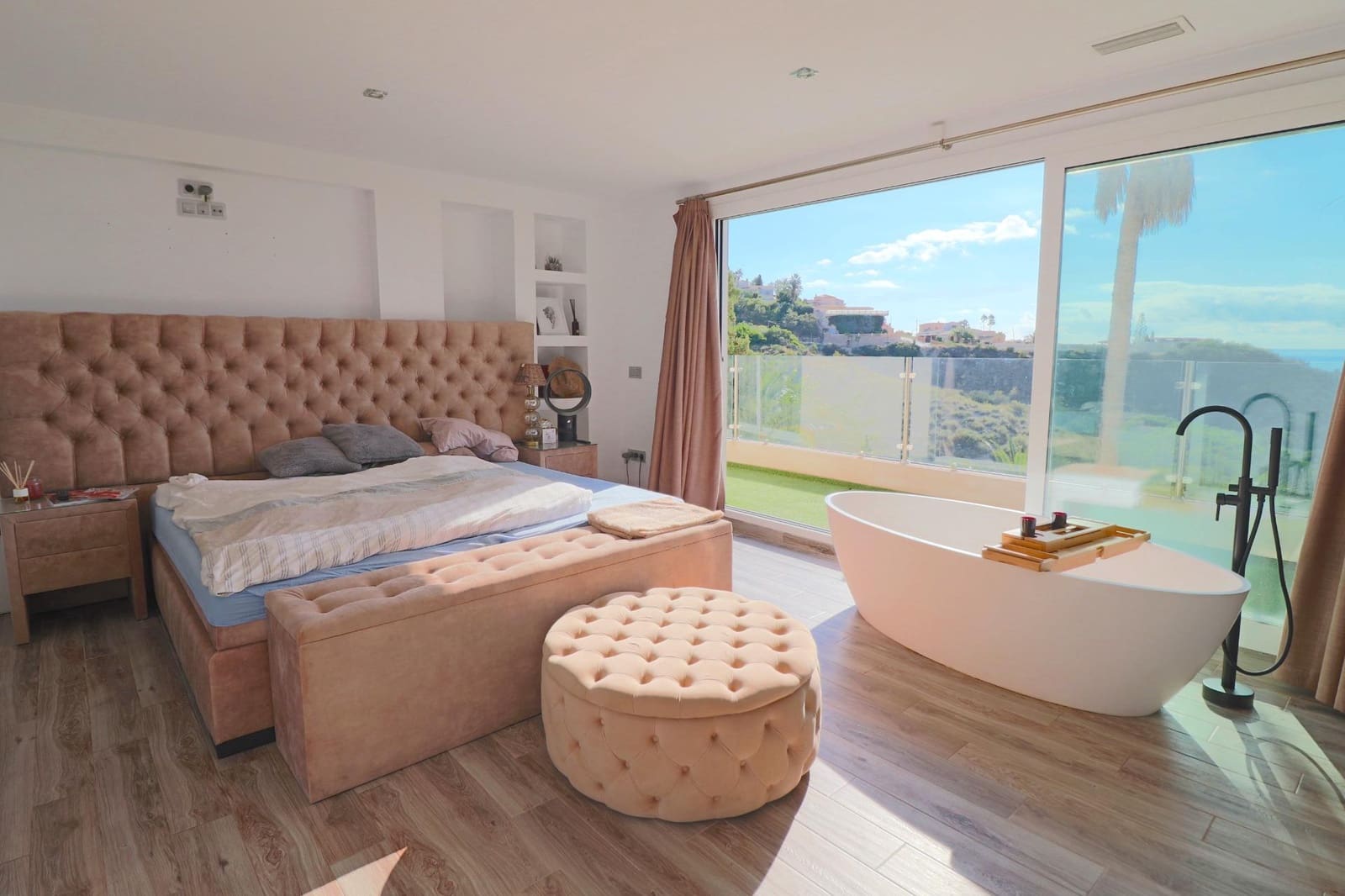 8 bedroom Villa for sale in Coveta Fuma with pool garage - € 2,200,000 (Ref: 9241050)