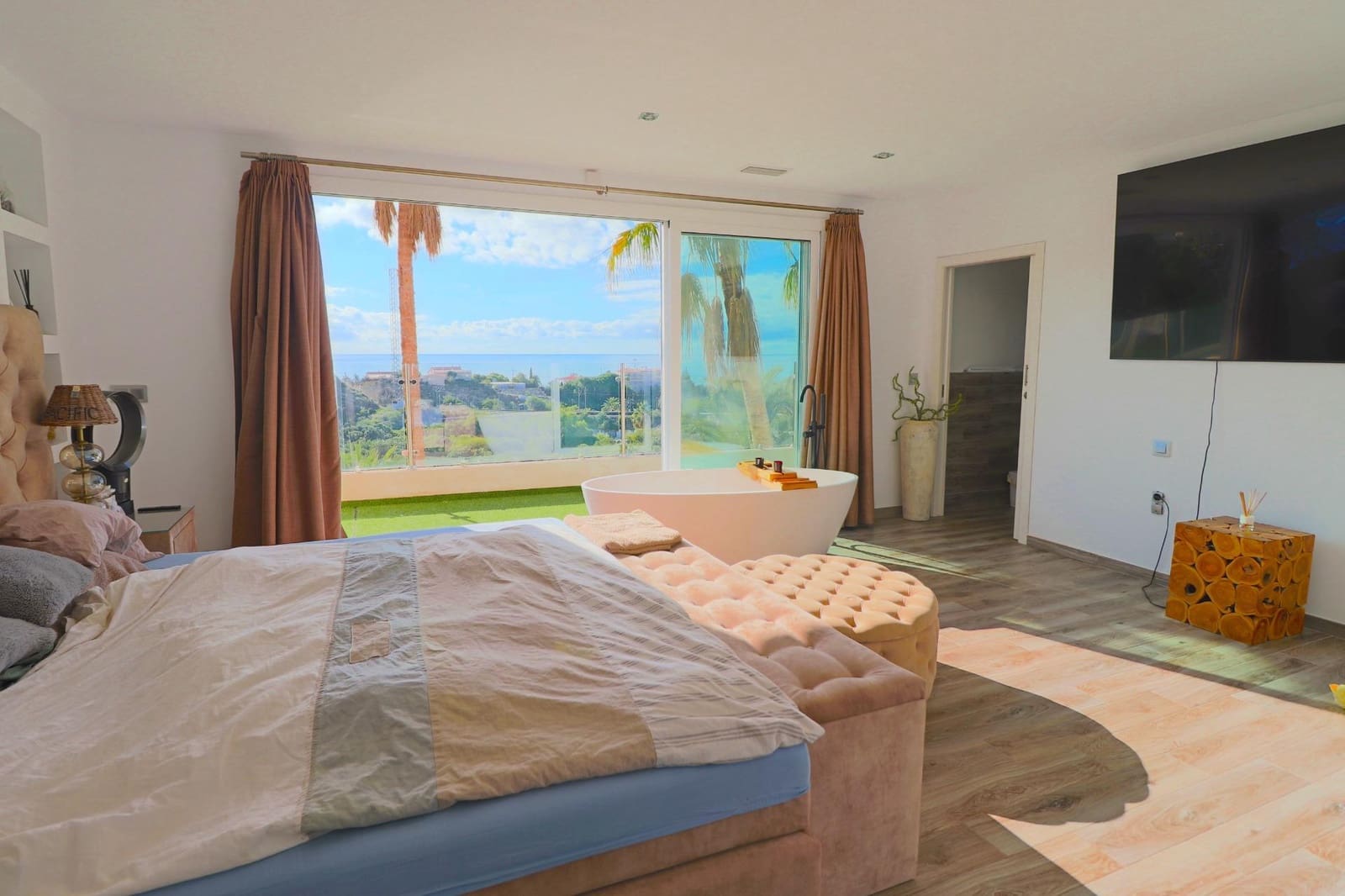 8 bedroom Villa for sale in Coveta Fuma with pool garage - € 2,200,000 (Ref: 9241050)