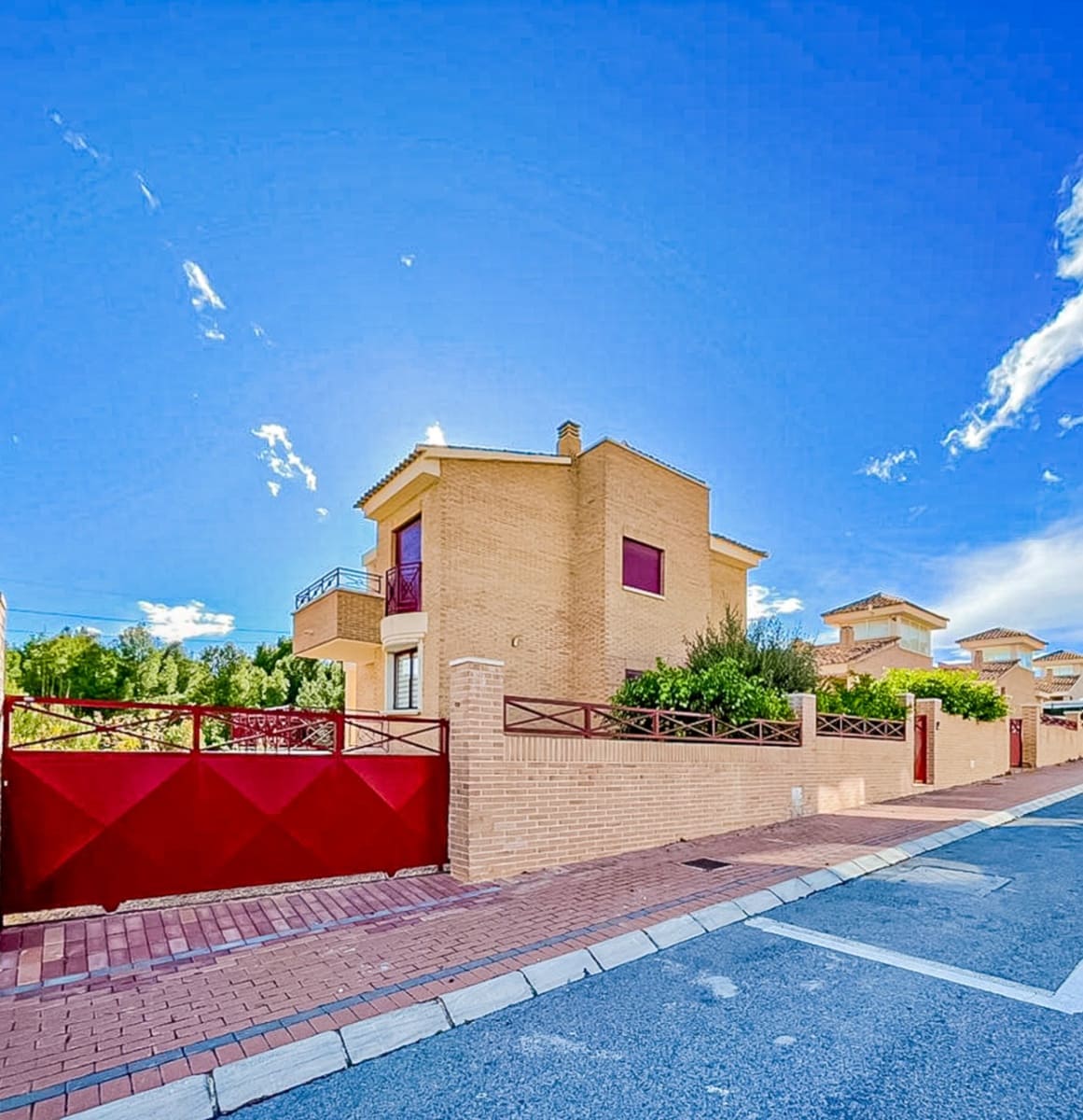 4 sypialnia Willa na sprzedaż w La Nucia z basenem garażem - 580 000 € (Ref: 9241055)