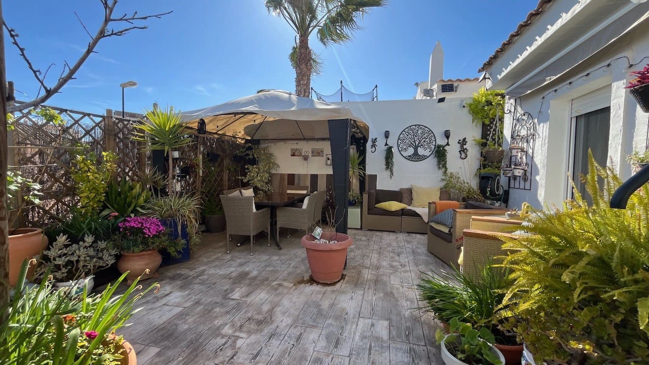 3 soverom Kjedet enebolig til salgs i La Nucia med svømmebasseng - € 325 000 (Ref: 9241061)